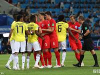 贝博-泰山雪豹队鏖战闽南暴熊队，橄榄球友谊赛小胜，替补奇兵立功。防守强度拉满(泰山雪豹双十支)